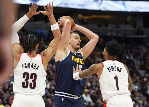 Денвер славеа во Портланд, Лејкерси паднаа во Јута, Оклахома се врати од -21 и го победи Мајами