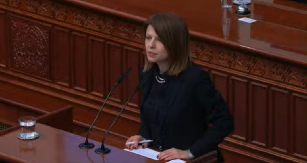 Лукаревска до Љутков: Зошто не се почитува законот, се срамите ли што досега ништо не направивте за македонскиот јазик