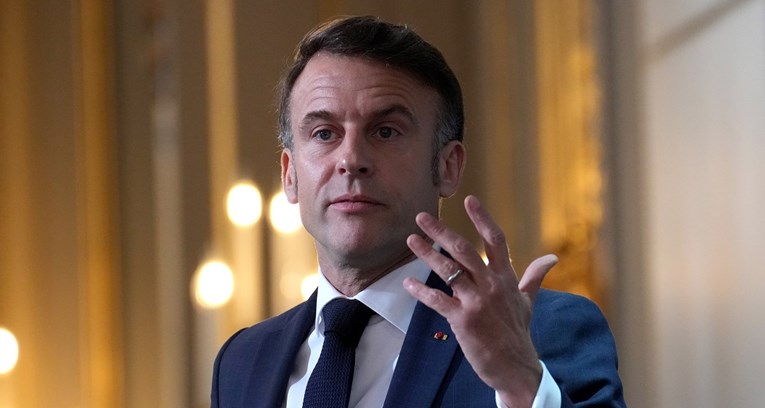 Макрон: Покорувањето не е решение