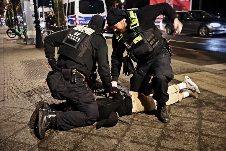 Нападнатиот во Берлин е шпански турист, тој е стабилен: напаѓачот е уапсен