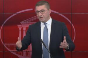 Нема да ни се повторат „Соравија“, „бентли“ и „ролс-ројс“ на блиски роднини на нашите семејства, вели Мицкоски за падот во борбата против корупцијата