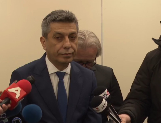 Нема преговори за химната и за државниот грб, нема табу теми, тврди Меџити