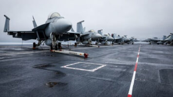 Носач на авиони  на американската морнарица се судри со брод кај Египет