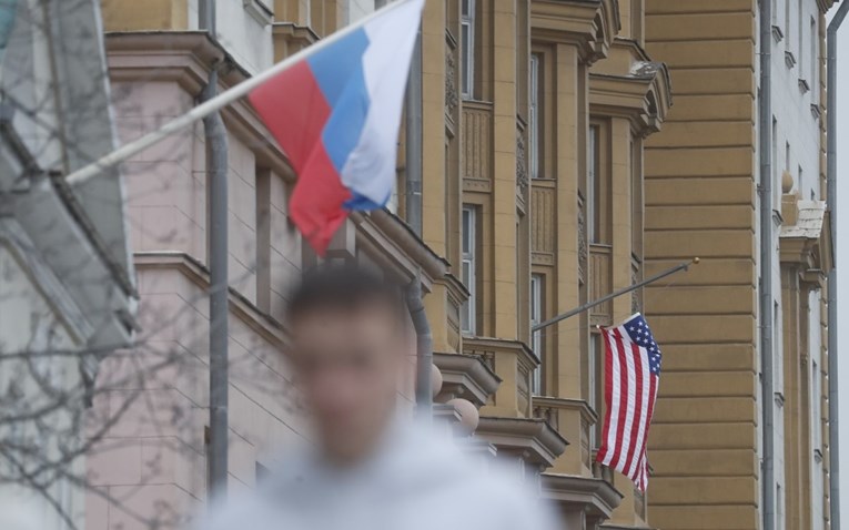 Ројтерс: Американците и Русите се состанувале во Швајцарија со месеци на разговори за Украина