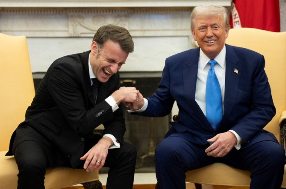 Се шират фотографии од неочекуван детаљ на раката на Трамп