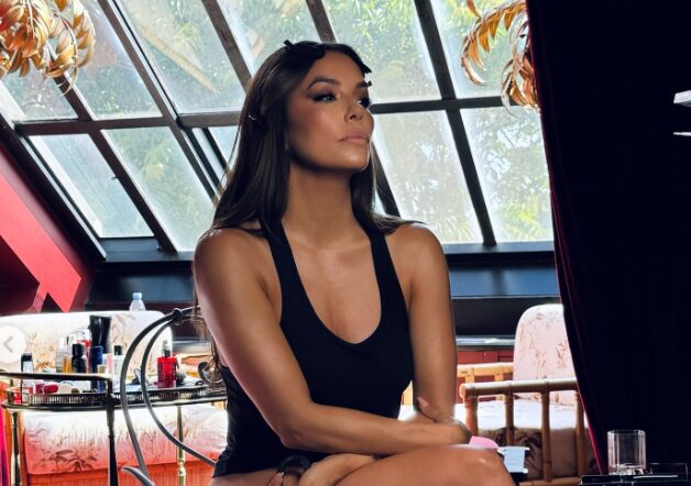 (Фото) Се соблече и ги покажа најубавите нозе на светот