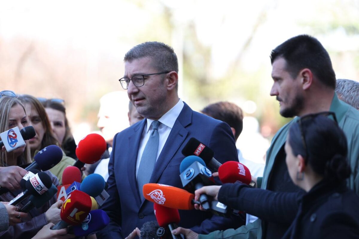 Mицкоски во честитката за Рамазан Бајрам: „Сите заедно мораме да го смениме системот“