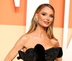 (Видео) Девојката на Адриен Броди реагираше на неговиот бакнеж со Хали Бери на Оскарите