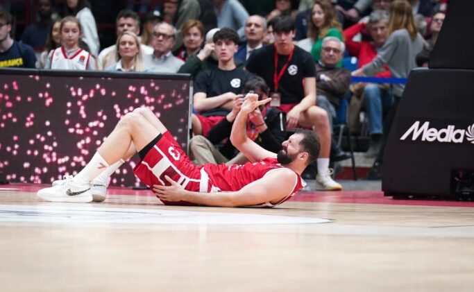 (Видео) Проблем за Олимпија Милано, се повреди Никола Миротиќ