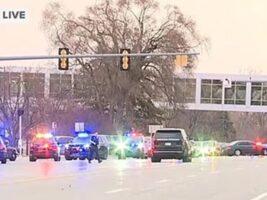 (Видео) Пукање во болница во САД, напаѓачот е во бегство