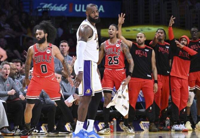 (Видео) Рапсодија на Чикаго во Лос Анџелес, ги декласираа Лејкерси