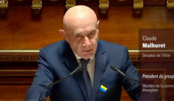 (Видео) Француски сенатор: Со Америка владее луд император и издрогиран дворски шут