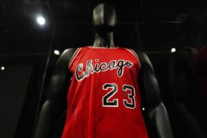 Дресот на Џордан од првиот натпревар продаден за неверојатна цена