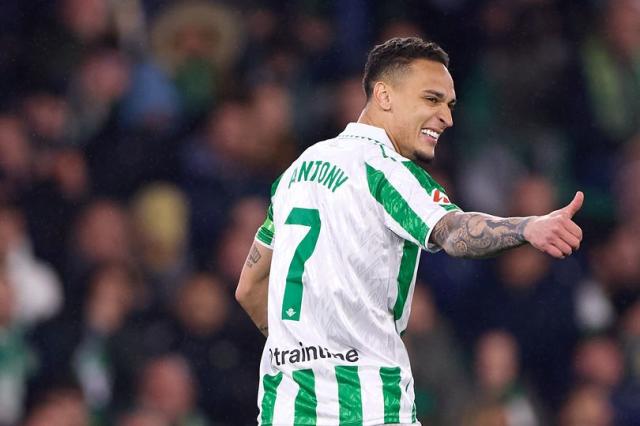 Ентони нема намера да се враќа во Манчестер