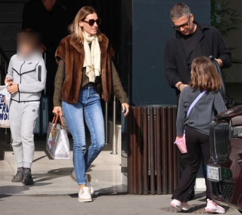 Жељко и Јована Јоксимовиќ првпат во јавност со своите деца