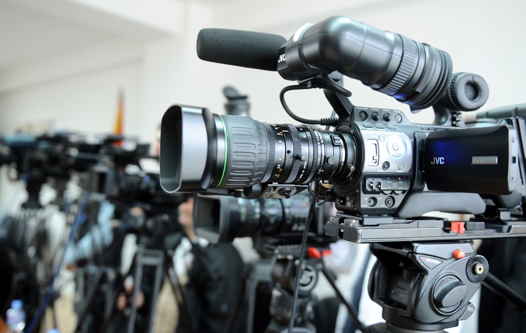 Медиумите да се придржуваат до највисоките професионални и етички стандарди: АВМУ за информирањето за погребите на жртвите од несреќата во Кочани