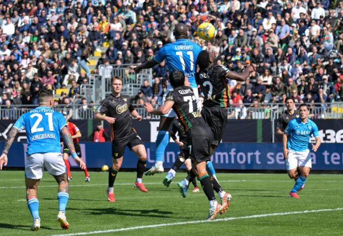 Наполи не успеа да победи во Венеција