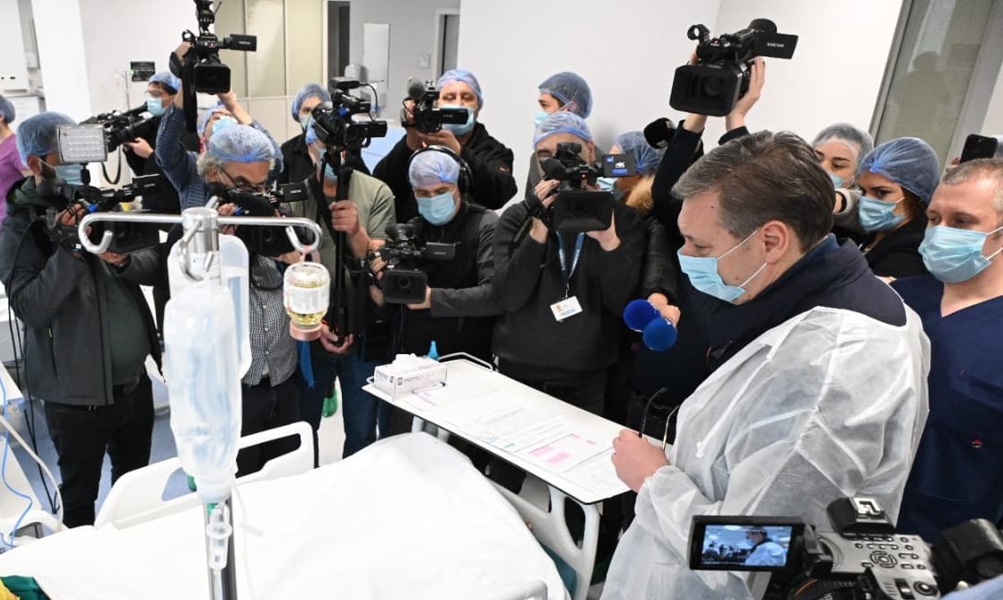 ПР кампањата на Вучиќ со пациентите од Кочани предизвика бран револт на социјалните мрежи