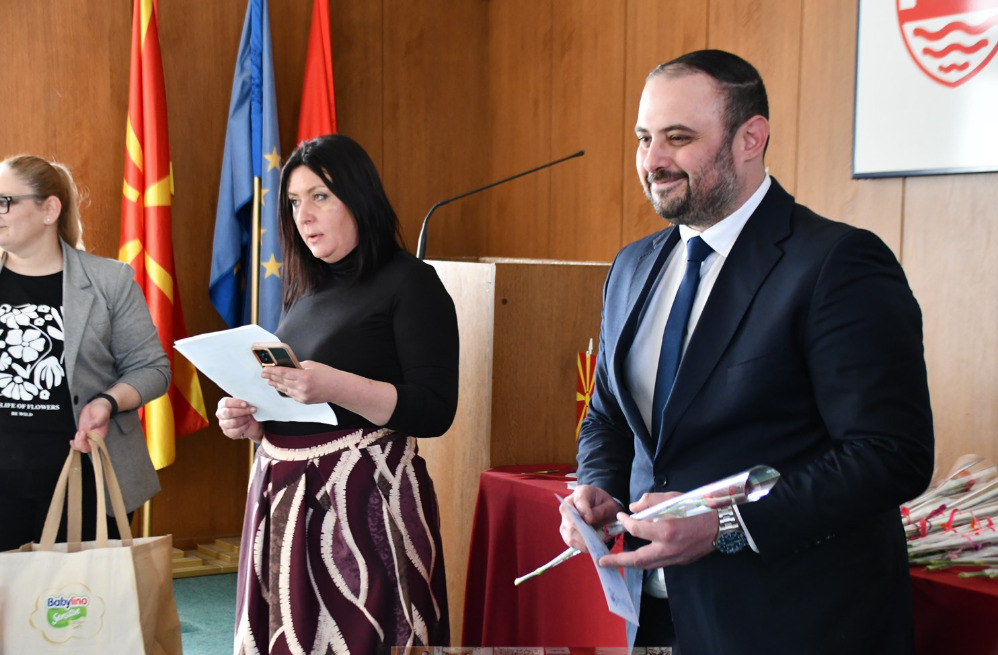По 12 000 денари за новороденчињата и пакет производи за мајките од Кисела Вода