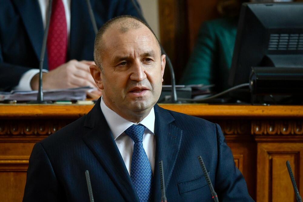 Радев: Војната во Украина ја влече ЕУ кон дното