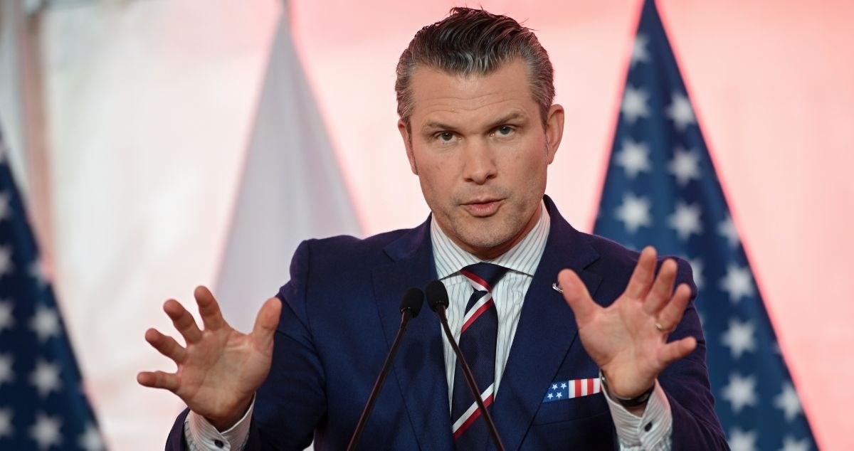 Секретарот за одбрана на Трамп: Ќе се жалиме, трансродовите војници нема да служат во војска