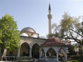 Семејствата на повредените во трагедијата во Кочани, а кои се наоѓаат во Скопје, се поканети на ифтарска вечера во паркот во Чаир