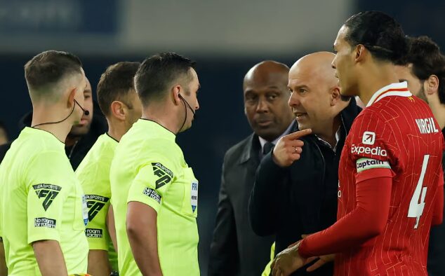 ФА откри што му кажал Слот на судијата Оливер