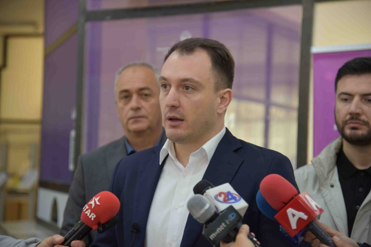 (Фото) Андоновски и Јорданов го означија почетокот со работа на новиот Центар за услуги во Штип