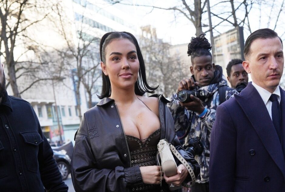 (Фото) Георгина Родригез го привлече вниманието со своето издание на модна ревија во Париз