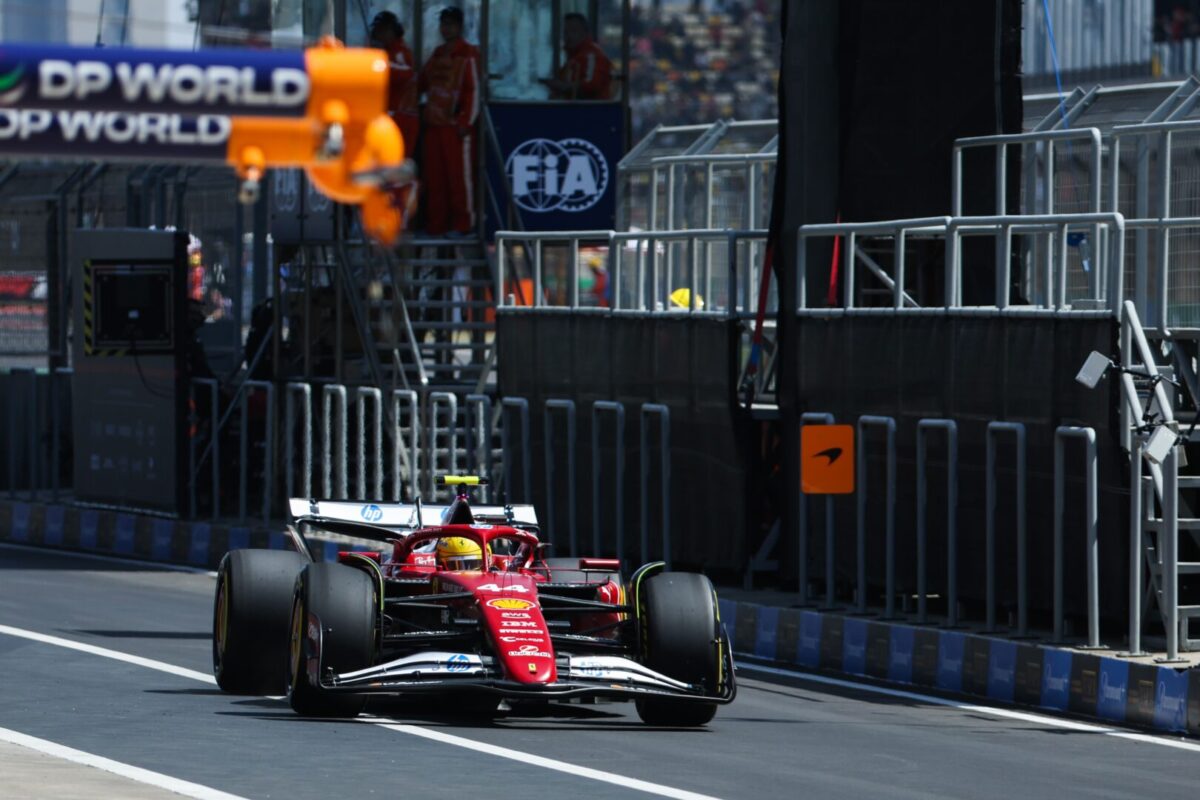 Хамилтон од пол-позицијата ќе го стартува спринтот во Шангај