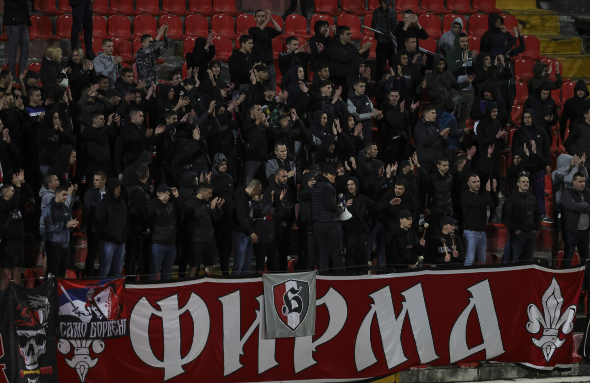 Хаос во Нови Сад, се тепаа две групи навивачи на Војводина