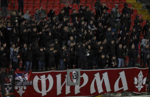 Хаос во Нови Сад, се тепаа две групи навивачи на Војводина