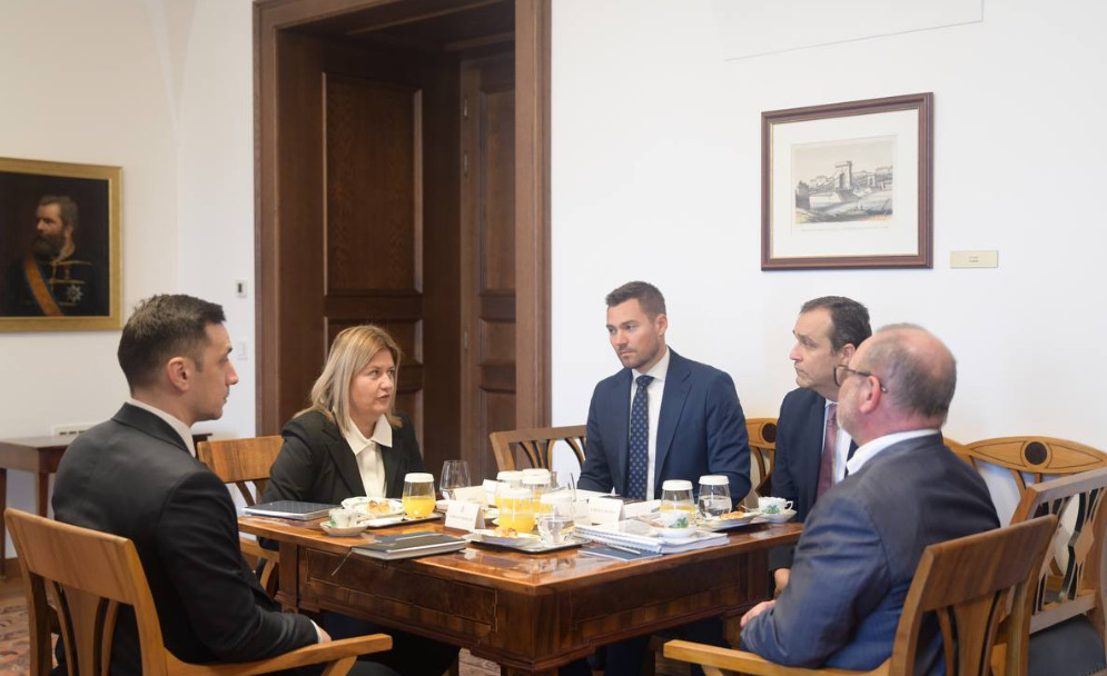 „Зајакнување на енергетското партнерство“: средба на Божиновска со унгарскиот министер за енергетика во Будимпешта