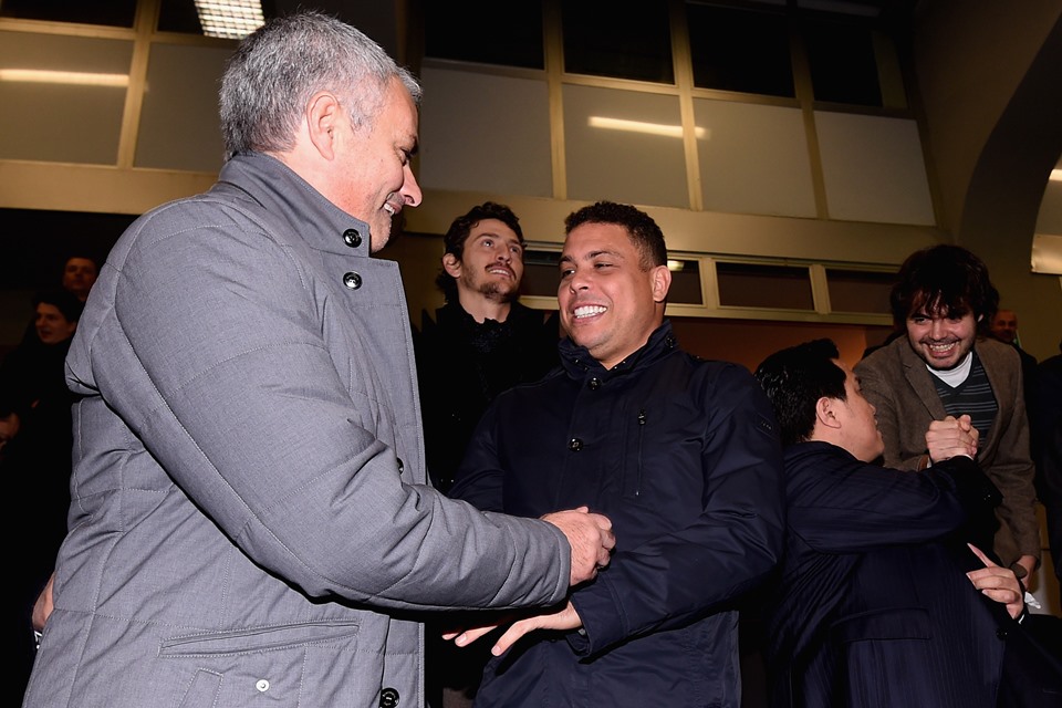 „Секоја чест за Меси и Кристијано, но Бразилецот Роналдо е најдобар“