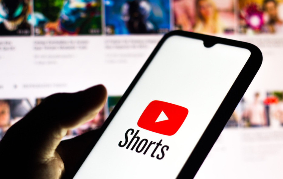 YouTube Shorts ве спречува да скролувате до бесвест