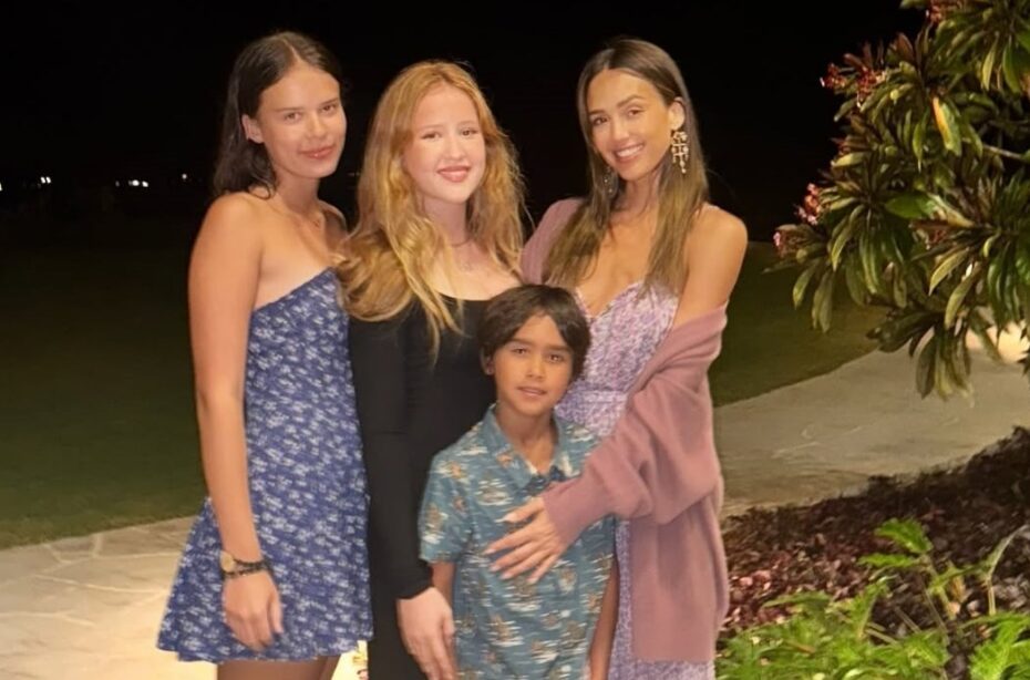 Џесика Алба по разводот објави фотографии од одмор, ужива на Хаваи