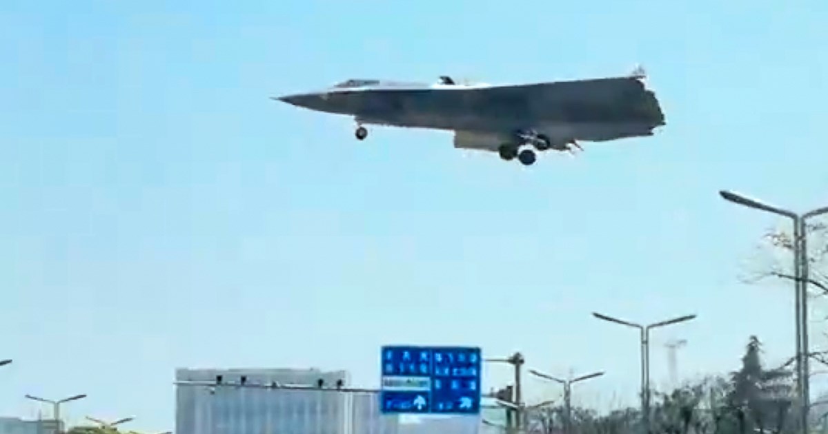ВИДЕО: Снимка од необичен кинески борбен авион стана вирална