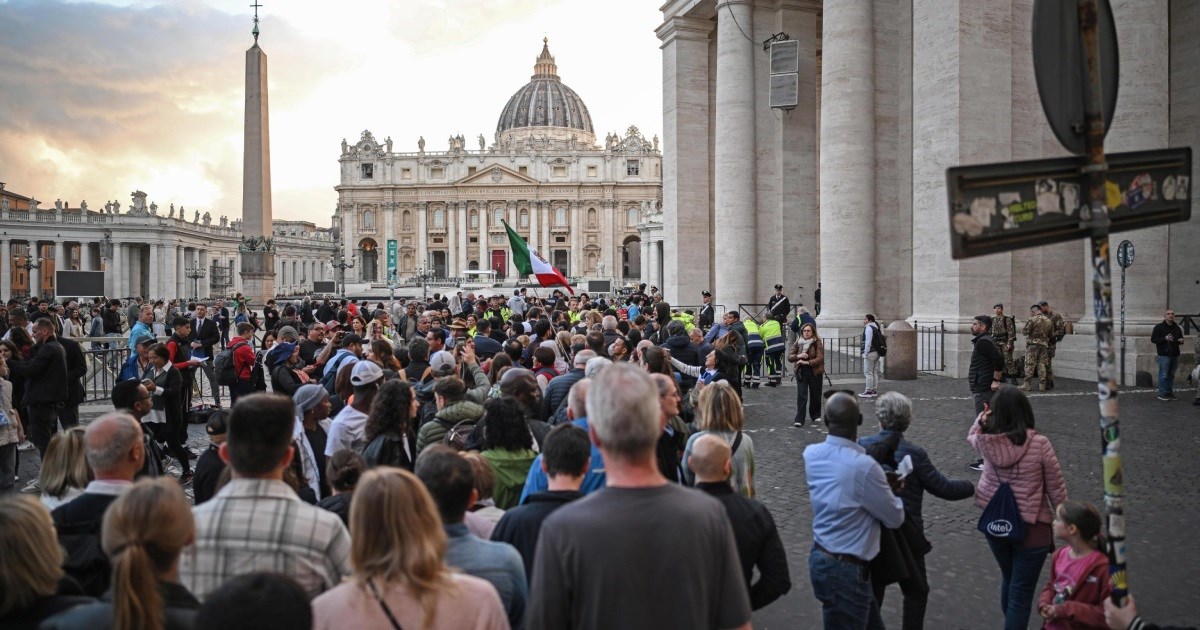 (ВО ЖИВО) Светот се збогува со верскиот лидер, денеска е погребот на папата Франциск