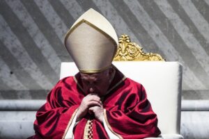 Ватикан: Папата почина од мозочен удар и срцево затајување