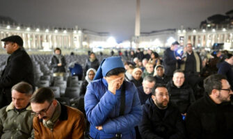 Верниците ширум светот го оплакуваат папата