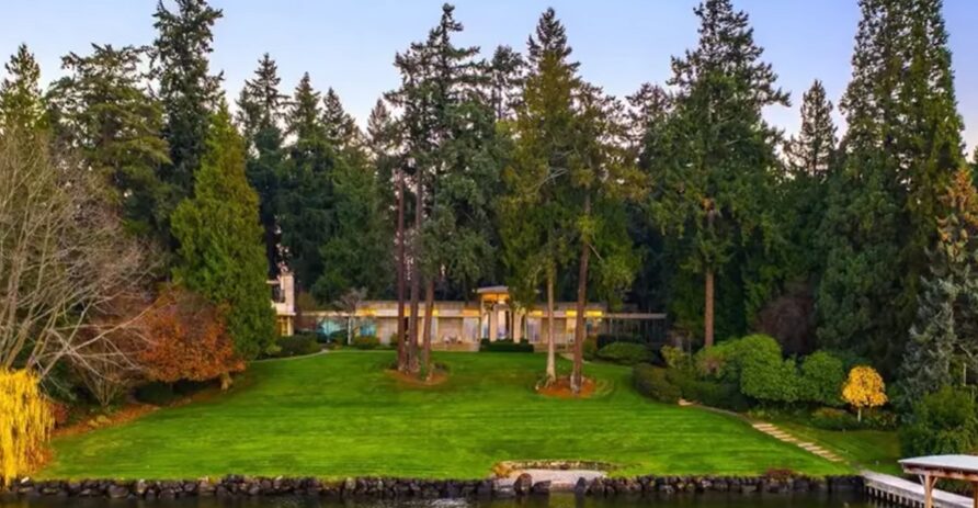 (Видео) Безос ја продаде својата вила во Вашингтон: го собори рекордот за најскап имот