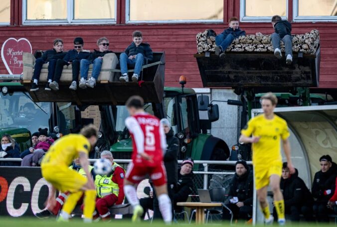 (Видео) Во Норвешка играчот на натпреварот доби печено прасе