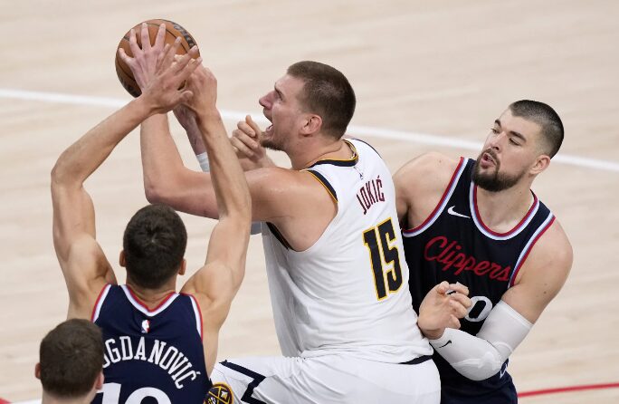 (Видео) Дебакл на Денвер во ЛА, нестварен пресврт на Оклахома, Њујорк го врати брејкот