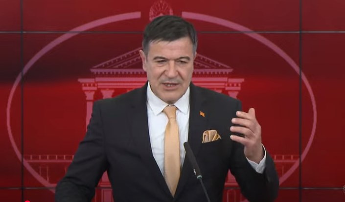 (Видео) Кажале дека бараат часовник што го изгубил затвореник додека си играл со кучката Цеца, а барале кокаин и марихуана во топка, кривични за штипски затворски полицајци