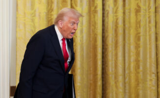 (Видео) Кина со снимка од 2 минути и 42 секунди му се потсмева на Трамп, тој им одговори „држете се“