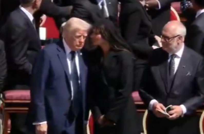 (Видео) Меланија го спаси Доналд Трамп од дипломатски гаф на погребот на папата