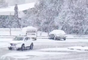 (Видео) Обилен снег паѓа во Анкара