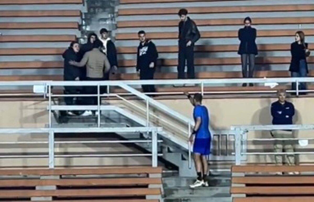 (Видео) Тенисер сакаше да се пресмета со навивачите, велезе на трибината по срамните провокации