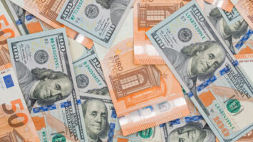 Еврото најсилно во однос на доларот по три години