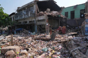 Млад човек извлечен жив од урнатините пет дена по разорниот земјотрес: бројот на загинати во Мјанмар се искачи на 2.886